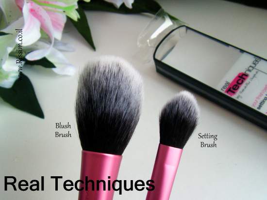 Real Techniques Setting Brush VS the blush brush
