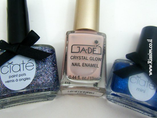 glitter blue & nude manicure